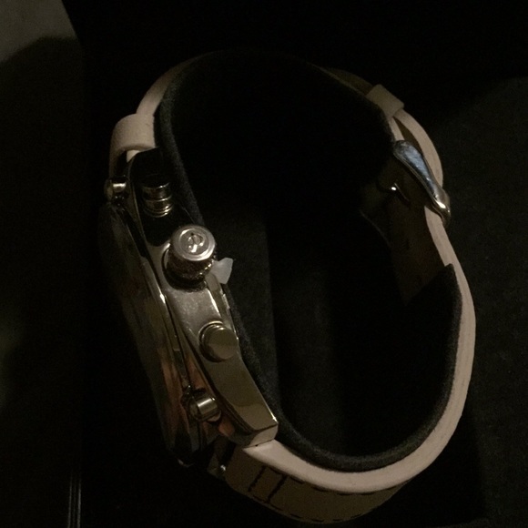 So&co watch - Picture 3 of 5